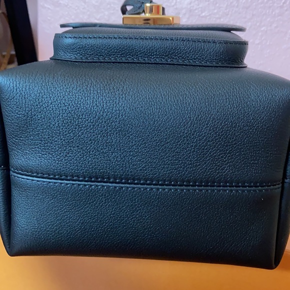 SOLD - BRAND NEW! Authentic Louis Vuitton Lockme Bucket - Picture 6 of 15